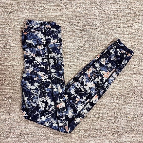 Lululemon Speed Up Tight *Full-On Luxtreme 28” | Size 4 - Picture 3 of 11